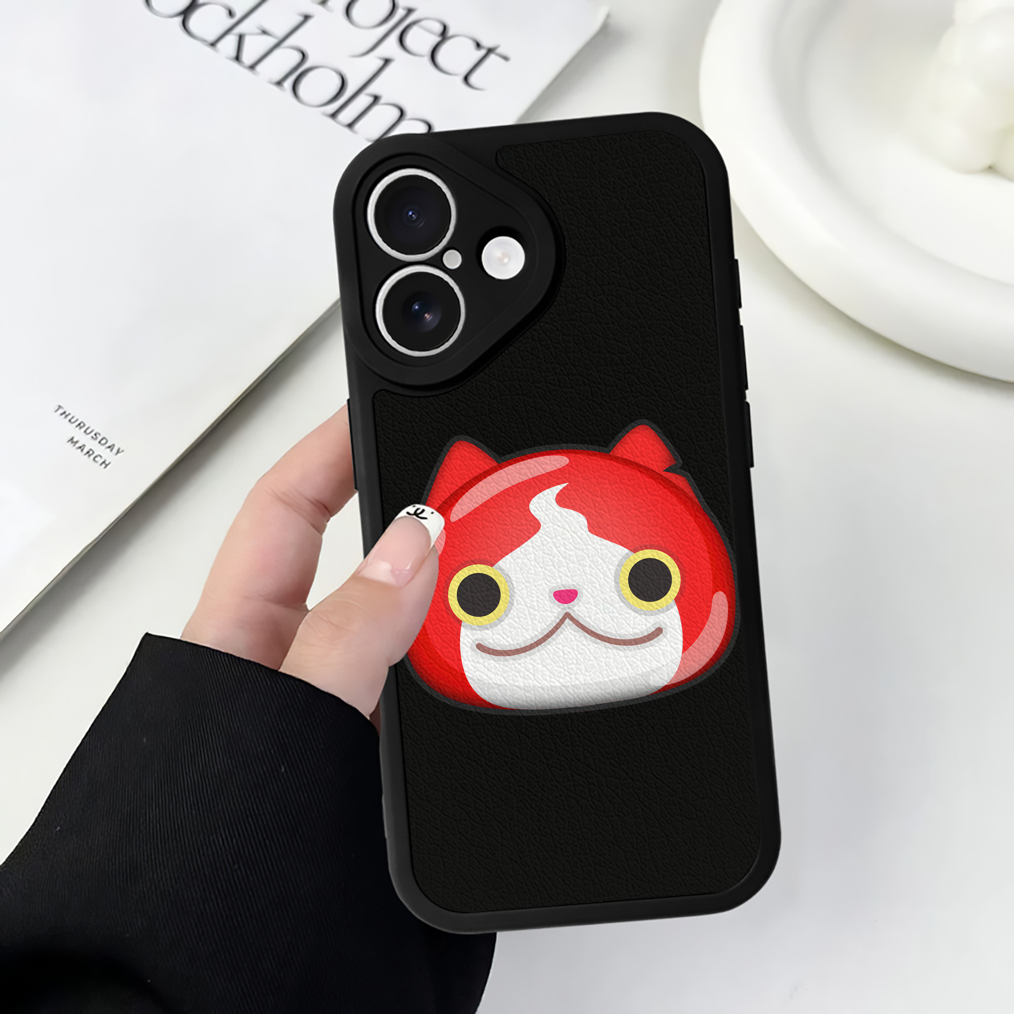 （画像用） 妖怪ウォッチ Yo-kai Watch 【iPhone 16シリーズ対応】シリコンスマホケース（レザー調） 材質：シリコン